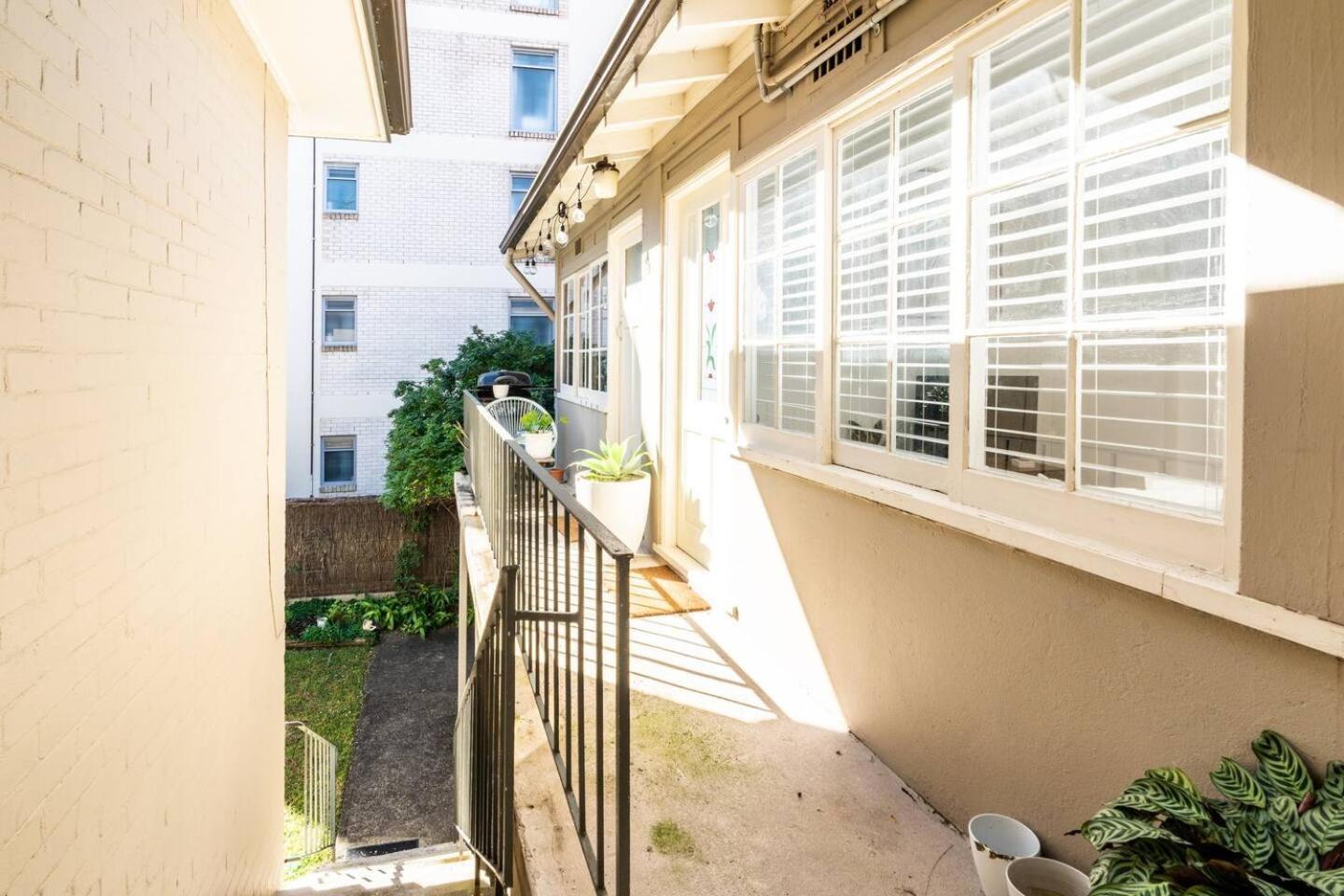 The Little Palm - Prime Locale Between And Wharf Apartment Sydney
